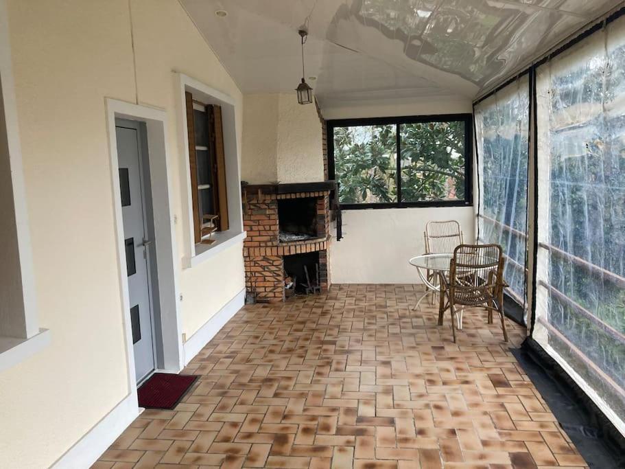 Ferienwohnung 3 Pieces Calme, Terrasse Et Parking Prive Courcouronnes Exterior foto